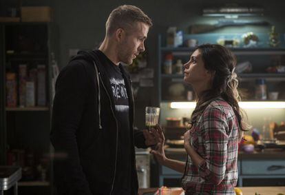 Morena Baccarin en una escena de Deadpool.