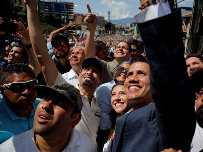 Henrique Capriles, uno de los líderes de la oposición, y Juan Guaidó, presidente interino de Venezuela.