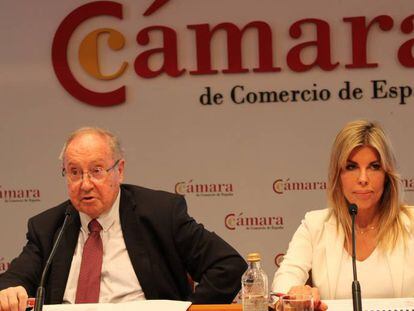 El presidente de la Cámara de Comercio de España, José Luis Bonet, y la Directora General de Sigma Dos, Rosa Díez, durante la presentación del estudio sobre clima empresarial en España. 