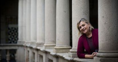 Teresa Cabré a la seu de l’Institut d’Estudis Catalans.