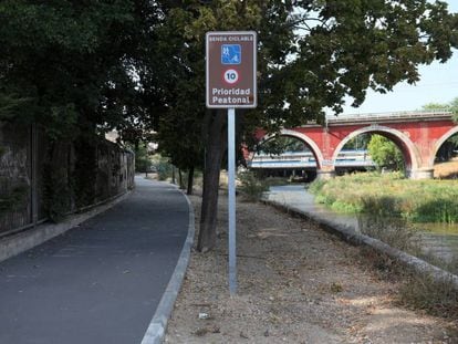 La nueva senda ciclable de Moncloa, junto a la ribera del río Manzanares.