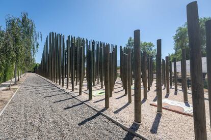 Memorial in tribute to the seventy executed politicians and the disappeared detainees of Paine.