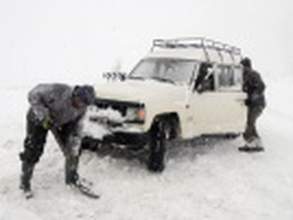 Un frente frío cruza la Península y deja temperaturas de hasta 15 grados bajo cero y nieve en el litoral. Así se muestra el temporal