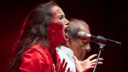 La cantaora cordobesa Rocío Crespillo Luna durante la actuación con la que ganó la 'Lámpara Minera' de la final del Festival Internacional del Cante de las Minas de La Unión, la noche del viernes.