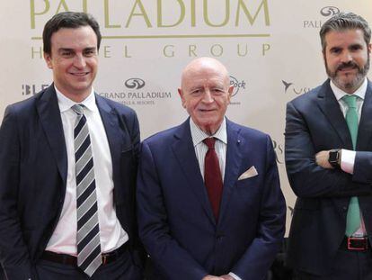 Abel Matutes Prats, presidente de Palladium Hotel Group; Abel Matutes Juan, presidente del holding Grupo Empresas Matutes; y Jesús Sobrino, consejero delegado de Palladium Hotel Group. 