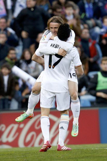 Modric se abraza a Arbeloa