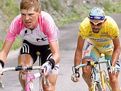 Jan Ullrich y Marco Pantani en el Col de la Madeleine en el Tour del 98