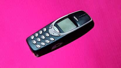 10/05/2023 - Fotoensayo sobre modelos de teléfonos móviles que marcaron un cambio. Nokia 310 (2000). El indestructible. ©Mirta Rojo
