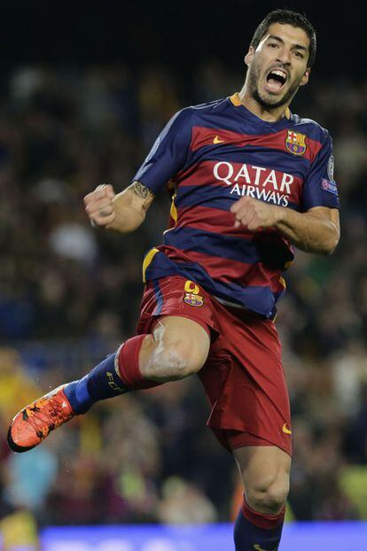 El delantero uruguayo del FC Barcelona, ​​Luis Suárez celebra el gol.