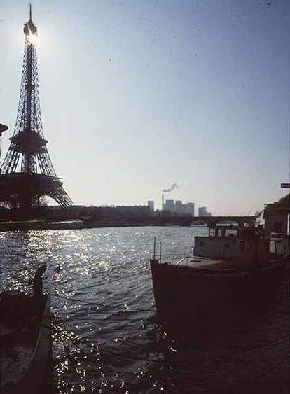 El río Sena a su paso por París es un escenario de &#39;Las flores azules&#39;.