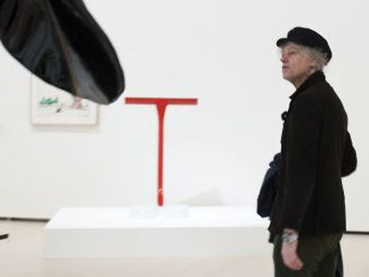 El m&uacute;sico Bob Geldof en su recorrido de hoy por las salas del Museo Guggenheim Bilbao.