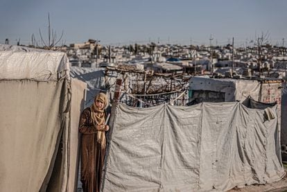 Una mujer en el campo de refugiados de Janki.
