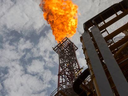 Plataforma petrolífera de la compañía francesa Total, a 250 kilómetros de la costa de Angola.