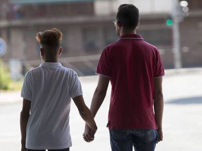 La pareja gay agredida en Fuenlabrada, en una imagen del pasado domingo.