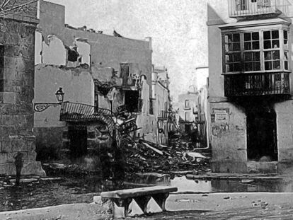 Edificios de la calle de Las Beatas de Cartagena, destruidos por un bombardeo en 1874.