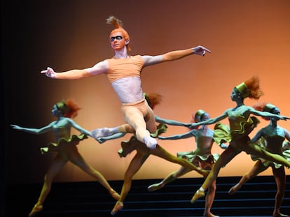 Bailarines de la Compañía de Ballet Ruso del Teatro Mariinsky actúan en el escenario del Teatro Erkel de Budapest, durante un ensayo del título 'Cenicienta', compuesto por el ruso Sergei Prokofiev, el 21 de abril de 2019.