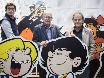 El net de Josep Escobar, Sergi, Francisco Ibáñez i Javier Pérez Andújar, durant la presentació del rellançament de 'Zipi i Zape' a Barcelona, en el 25è aniversari de la mort del seu autor.