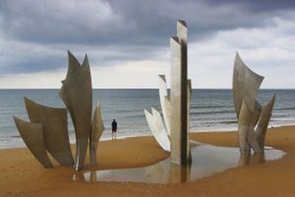 Monumento Les Braves, de Anilore Banon, en la playa de Omaha (Normandía, Francia).