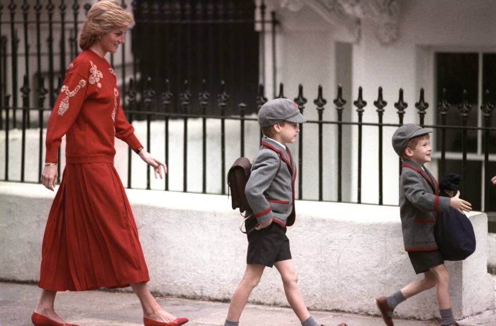 Diana de Gales, llevando a sus hijos a su primer día de colegio en septiembre de 1989.
