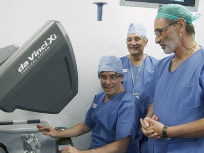 El president Carles Puigdemont inaugura el bloc quirúrgic de la Vall d'Hebron