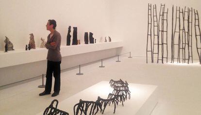 Yvonne Rainer en la exposición de Rosemarie Castoro en el MACBA.