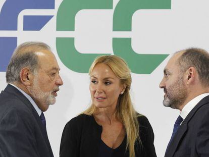 El primer accionista de FCC, Carlos Slim, junto a la presidenta de la compa&ntilde;&iacute;a, Esther Alcocer, y el CEO del grupo, Pablo Colio.  