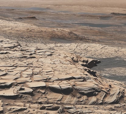 Sedimentos petrificados en Gale y enriquecidos en carbono-12.