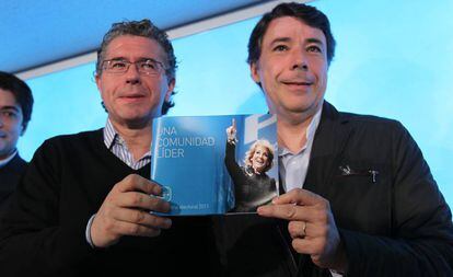 Francisco Granados (izquierda) e Ignacio Gonz&aacute;lez presentan el programa del PP de Madrid para las auton&oacute;micas de 2011.