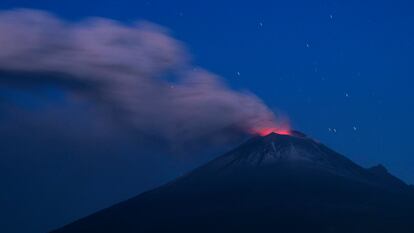 El volcán Popocatépetl visto desde la comunidad de Santiago Xalitzintla, el 25 de mayo.