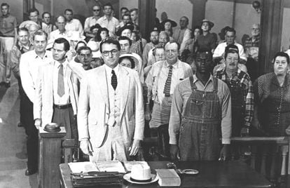 Fotograma de la película Matar un ruiseñor (1961), inspirada en la novela homónima de Harper Lee.