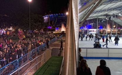 La pista de hielo de Plaza Catalunya en pleno funcionamiento.