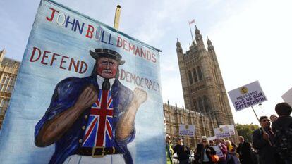 Manifestantes antieuropeos, frente al Parlamento brit&aacute;nico en Londres, en octubre de 2011.