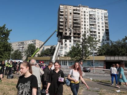 La mayoría de las explosiones detectadas se han producido en las ciudades, no en las líneas del frente. En la imagen, un edificio atacado en Kiev el 22 de junio.