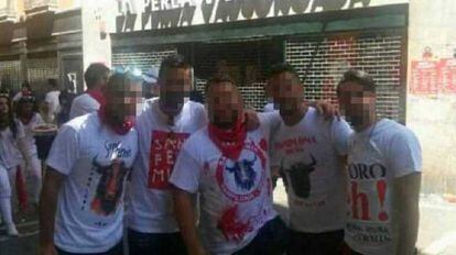 Los cinco acusados de agredir el pasado julio a una joven en Pamplona.