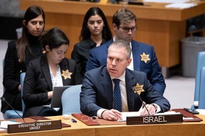 El representante permanente de Israel, Gilad Erdan, durante una reunión del Consejo de Seguridad sobre la situación en Oriente Medio este viernes en la sede del organismo en Nueva York. 
