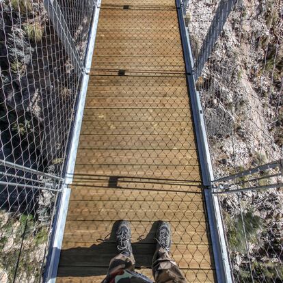 Puente de 50 metros de longitud situado en los municipios de Sedella y Canillas de Aceituno, Málaga (España).