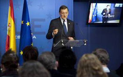 El presidente del Gobierno, Mariano Rajoy, durante la rueda de prensa ofrecida en Bruselas al término de la primera jornada del Consejo Europeo.