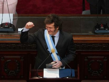 El presidente de Argentina, Javier Milei, asiste el viernes a la sesión inaugural de la 142ª legislatura, en el Congreso Nacional, en Buenos Aires.