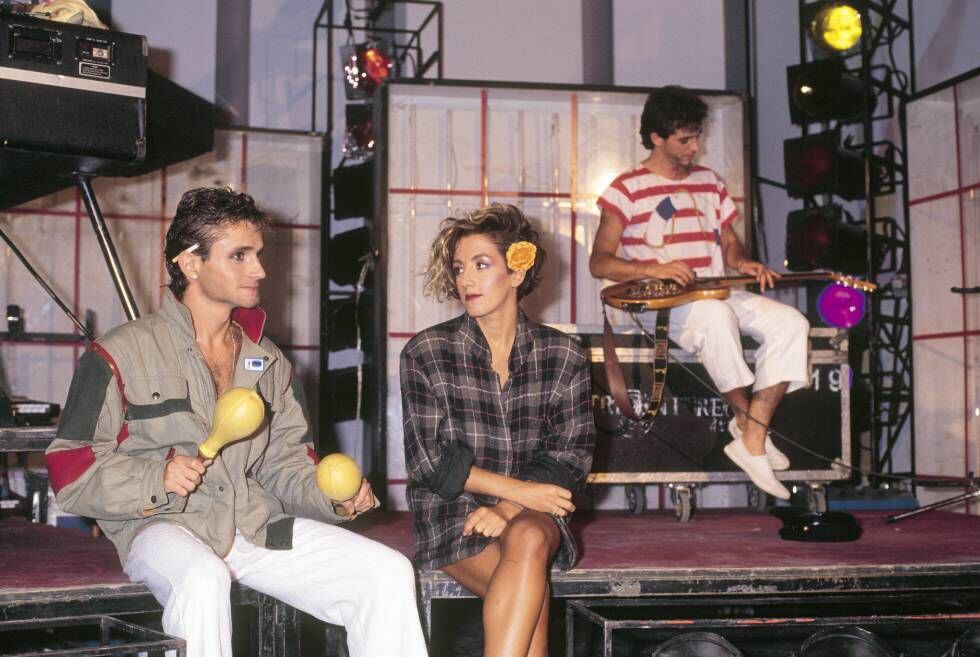 Nacho Cano, Ana Torroja y José María Cano: unos jóvenes Mecano en un plató de televisión a comienzos de los ochenta.