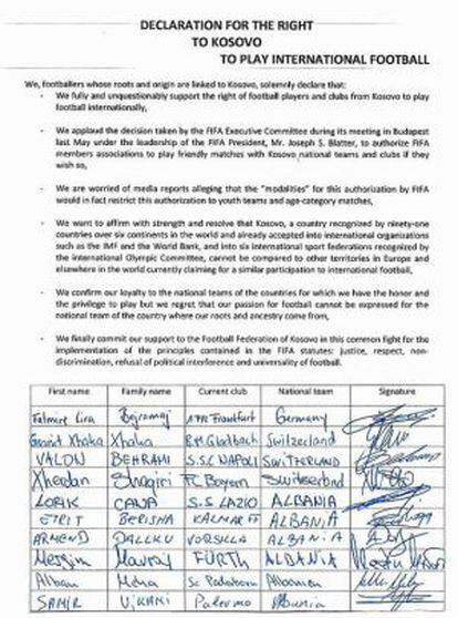Carta de agradecimiento de la Federación de Kosovo a la FIFA, rubricada por Xhaka y Shaqir, entre otros futbolistas, por permitir a otras selecciones jugar amistosos contra Kosovo.