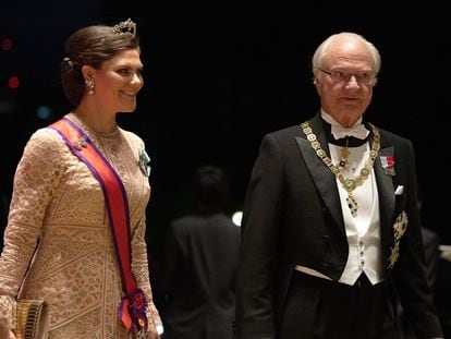 La princesa Victoria de Suecia y el rey Carlos Gustavo, en un evento celebrado en Tokio (Japón) el 22 de octubre de 2019.