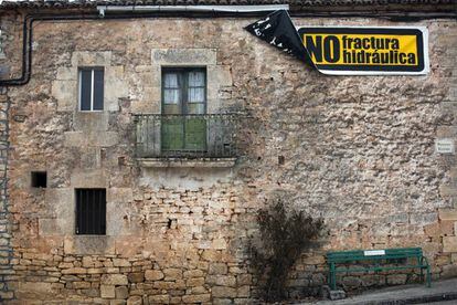 Cartel contra el fracking en Quintanilla-Sobresierra (Burgos). 