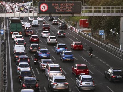 Restricciones de velocidad en la M-30 por alta contaminación, en una imagen de archivo. 