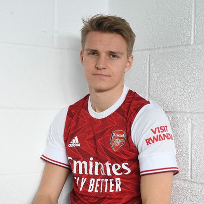 Martin Odegaard, con la camiseta del Arsenal.