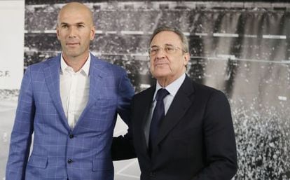 Zidane junto a Florentino P&eacute;rez.