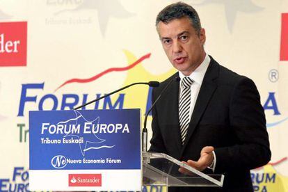 El líder del PNV, Iñigo Urkullu, durante su intervención de ayer en el Forum Europa de Bilbao.