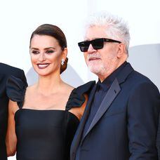 Aitana Sanchez-Gijon, from right, Milena Smit, director Pedro Almodovar, Penelope Cruz and Israel Elejalde pose for photographers upon arrival at the premiere of the film 'Parallel Mothers' and the opening ceremony of the 78th edition of the Venice Film Festival in Venice, Italy, Wednesday, Sep, 1, 2021. (Photo by Joel C Ryan/Invision/AP) *** Local Caption *** .