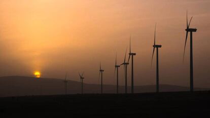 Los molinos de viento que hay junto a Campisábalos.