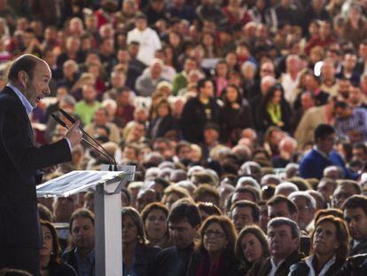 Rubalcaba, en el mitin de Dos Hermanas. 