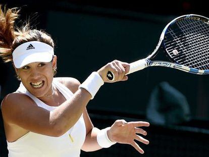 Muguruza devuelve la bola a Radwanska 